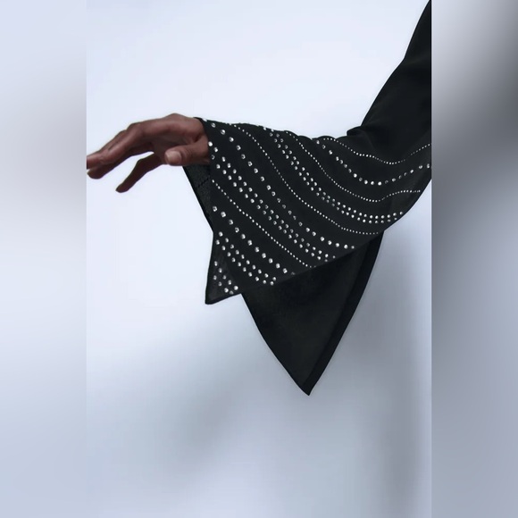 ZARA - RHINESTONE CAPE SLEEVED B...
SI BLACK
REF 8912/597 - Picture 4 of 8